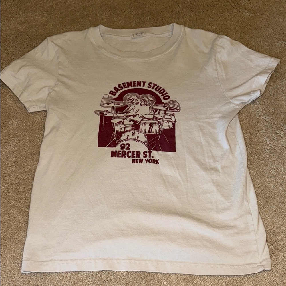 Brandy Melville Graphic Tee/ not oversized (BARELY WORN!)
